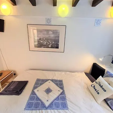 아파트 Mouraria 3 - Historic Duplex *