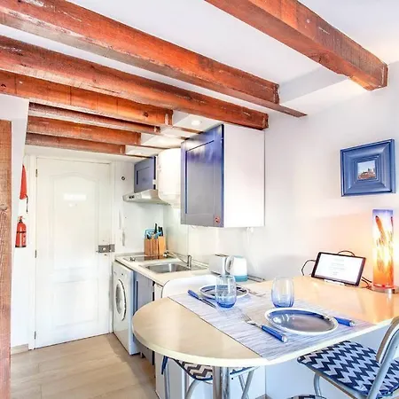 Mouraria 3 - Historic Duplex Lisbon